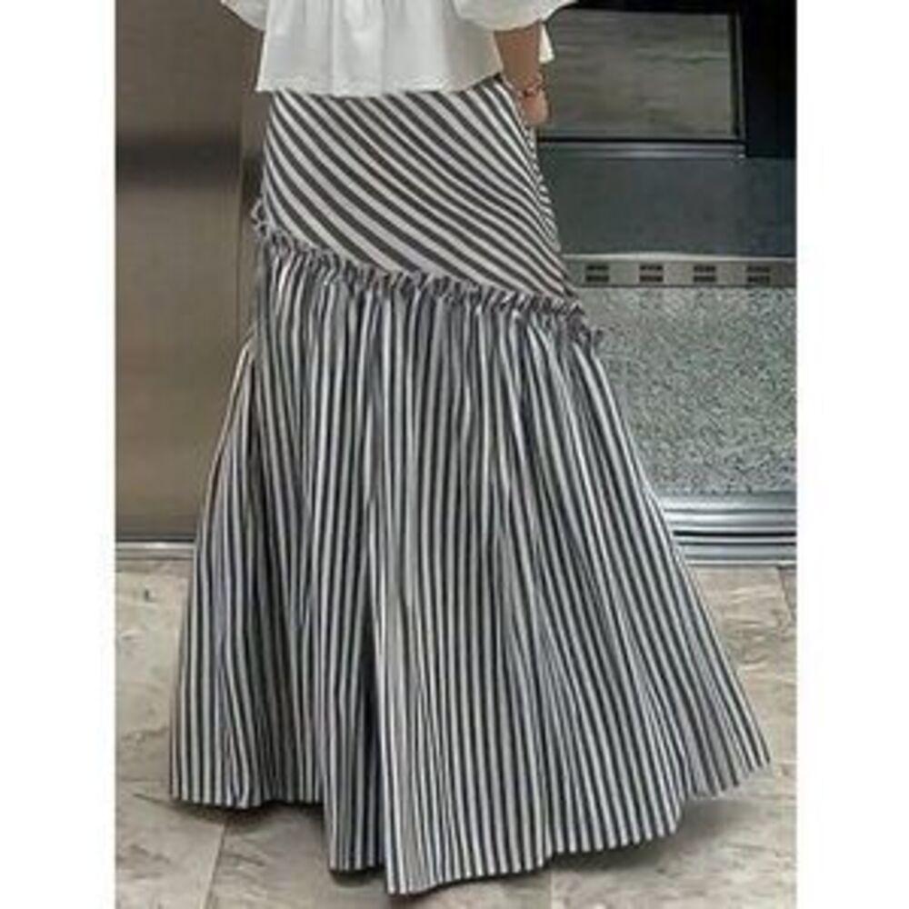 Black And White Casual Women's A-Line Striped Ruffle Hem Skirt - Picture 2 of 5